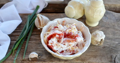  Салат помидоры сыр сметана чеснок - пошаговый рецепт приготовления с фото  