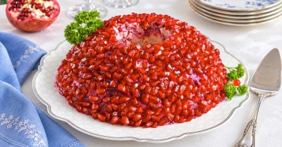 Салат Гранатовый браслет с курицей классический