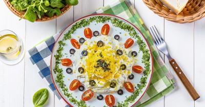 Салат с кальмарами курицей