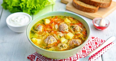 Щи с фрикадельками