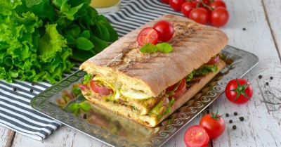 Панини с курицей бутерброд на чиабатте