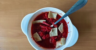 свекольник со свининой и сухариками