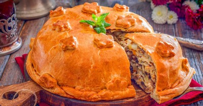 Курник классический с курицей и картошкой и блинами