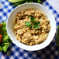 Рецепт блюд из сайры. rybnyi salat s sairoi lukom risom maionezom 1591771083 7 min. Рецепт блюд из сайры фото. Рецепт блюд из сайры-rybnyi salat s sairoi lukom risom maionezom 1591771083 7 min. картинка Рецепт блюд из сайры. картинка rybnyi salat s sairoi lukom risom maionezom 1591771083 7 min. Именно из этой рыбы делают консервы, которые известны многим. В своем составе эти консервы содержат сайру холодного копчения, различные пряности и специи, а иногда, не обходится и без консервантов. Сайру на экспорт замораживают. Редко в продаже можно найти и копченую сайру.