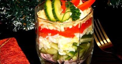  Салат коктейль с вареной колбасой помидором огурцом сыром - пошаговый рецепт приготовления с фото  