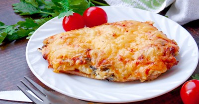 Отбивная с грибами и сыром из свинины в духовке