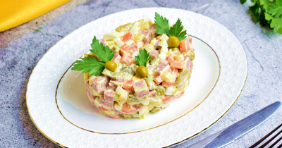 Московский картофельный салат с колбасой
