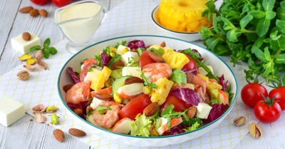 Салат с жареными креветками