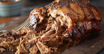 Лопатка свиная с коричневым сахаром запеченная