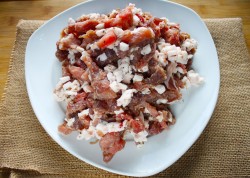 Колбаски из говядины рецепт. domashnyaya kolbasa iz govyadiny 1611818168 16 min. Колбаски из говядины рецепт фото. Колбаски из говядины рецепт-domashnyaya kolbasa iz govyadiny 1611818168 16 min. картинка Колбаски из говядины рецепт. картинка domashnyaya kolbasa iz govyadiny 1611818168 16 min. Для приготовления домашней колбасы из говядины следует выбрать хорошие куски с небольшим количеством жира. Лучшая колбаска получается из шеи, но можно взять и другие части. Однако надо помнить, что если вы взяли кусок от ноги, то блюдо получится очень сухим, жестким и довольно грубым. Чтобы сделать колбасу из окорока более нежной и сочной, к говядине надо добавить немного свинины, лучше жирной.