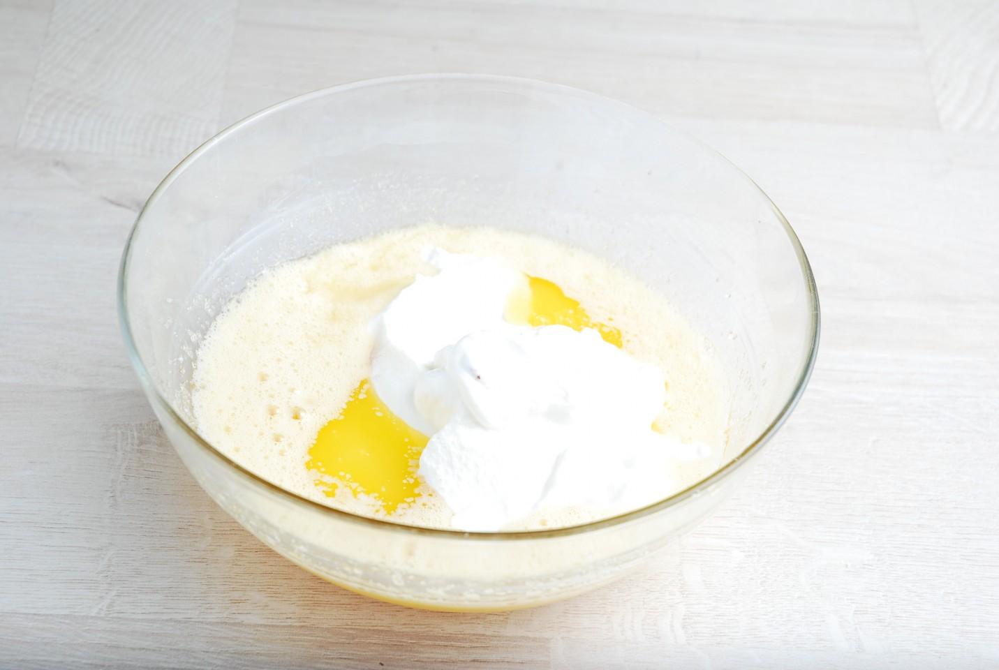 Сливочное масло кефир яйца. Творог с маслом сливочным и солью. Творог с растопленным масло сливочное. Яєчня зі сметаною і цибулею - рецепт.