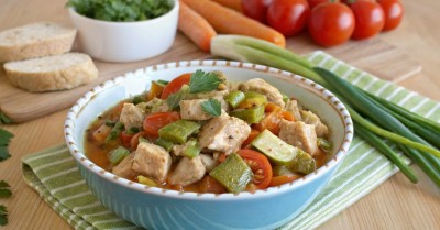 Курица тушеная с кабачками и помидорами соте