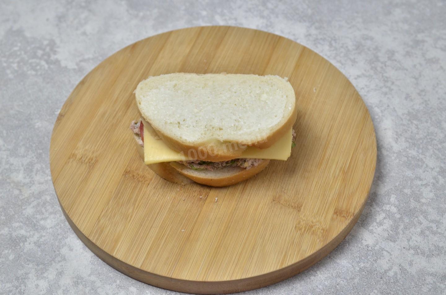 Круглый сэндвич. Круглый бутербродный сыр. Сыр для бутербродов круглый в нарезке. Сыр бутербродный пластинками. Сыр бутербродный магнит.