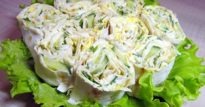 Лаваш с мягким сыром и свежим огурцом