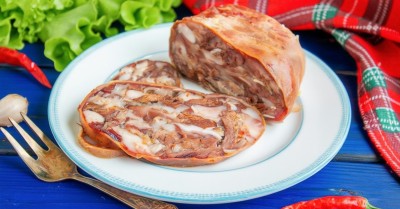 Сальтисон из свиной головы в желудке