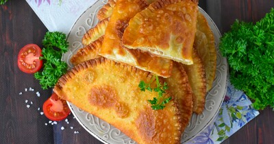 Чебуреки с куриным фаршем