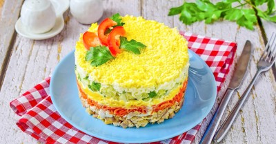 Салат с корейской морковью и копченой курицей