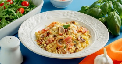 Птитим с беконом и грибами