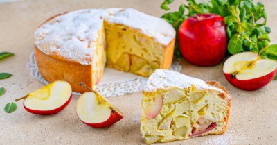 Шарлотка классическая с яблоками в духовке пышная