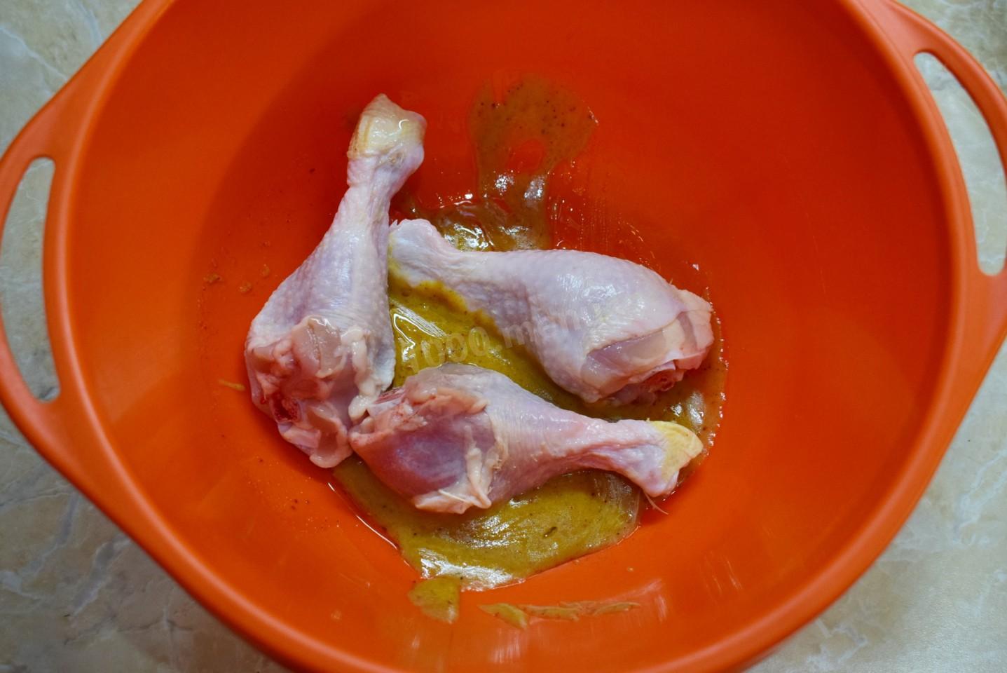 Курица замоченная в воде. Курица в воде. Курица с медом. Рассол для курицы в духовке.