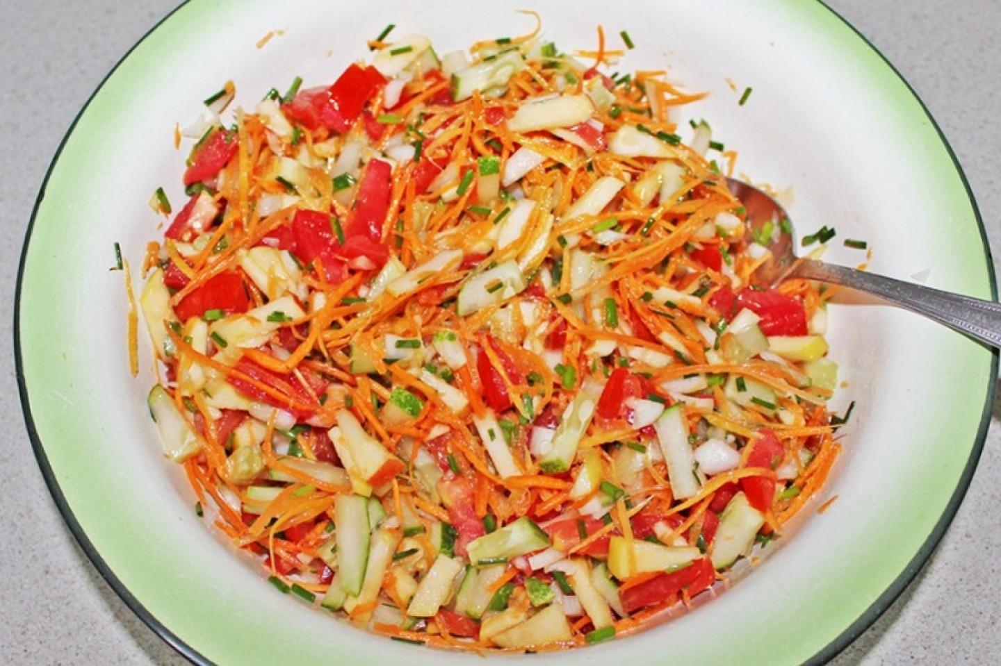 Салат капуста помидоры морковь лук огурцы