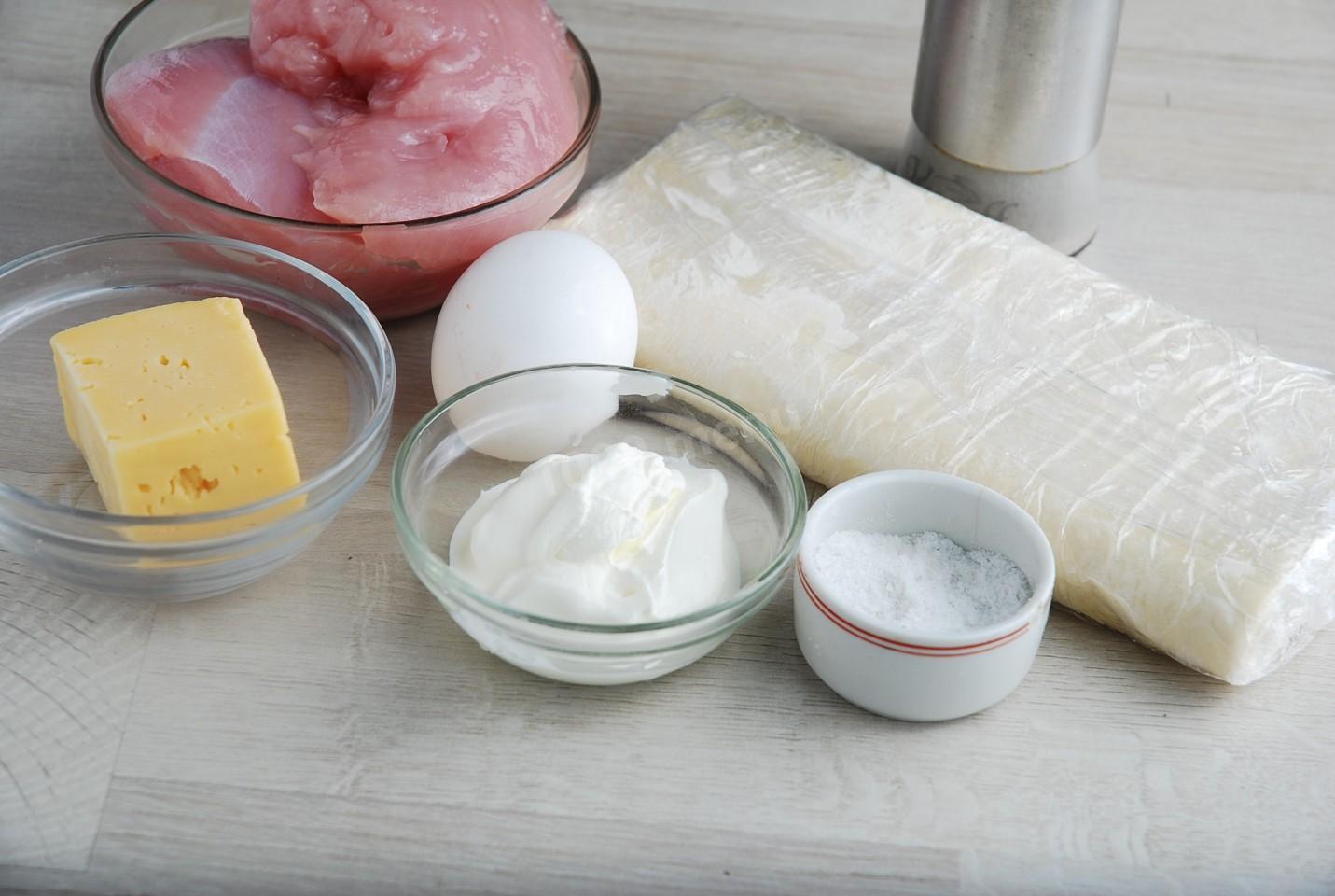 Ингредиенты для слоеного теста. Слоеный тесто в морозильнике. Слоёное тесто в домашних условиях рецепт.