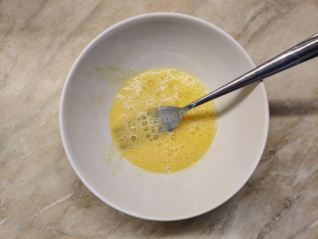 Клецки из муки и воды. Клецки для супа из муки. Похлебка из муки. Суп с яйцом и мукой. Клёцки для супа из муки и яиц.