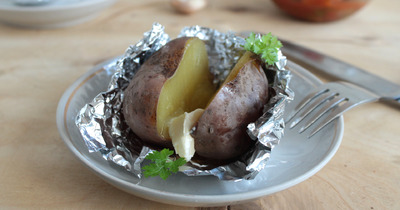 Печеная картошка в мультиварке в фольге в мундире