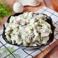 Салат из редиски с яйцом огурцом и зеленым луком