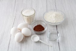 норка крота торт с бананами и сливками маскарпоне. tort norka krota bananovyi 1629874511 1 min. норка крота торт с бананами и сливками маскарпоне фото. норка крота торт с бананами и сливками маскарпоне-tort norka krota bananovyi 1629874511 1 min. картинка норка крота торт с бананами и сливками маскарпоне. картинка tort norka krota bananovyi 1629874511 1 min. Не так давно искала рецепт торта на день рождения детей. Просили испечь его на основе шоколадного бисквита. И вспомнила, что в моей копилке есть легкий вариант, где в качестве начинки используется клубника. Но эта ягода только появилась на прилавках магазина и стоит пока дорого. Поэтому решила заменить ее на бананы.