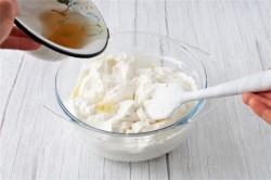 норка крота торт с бананами и сливками маскарпоне. tort norka krota bananovyi 1629874527 21 min. норка крота торт с бананами и сливками маскарпоне фото. норка крота торт с бананами и сливками маскарпоне-tort norka krota bananovyi 1629874527 21 min. картинка норка крота торт с бананами и сливками маскарпоне. картинка tort norka krota bananovyi 1629874527 21 min. Не так давно искала рецепт торта на день рождения детей. Просили испечь его на основе шоколадного бисквита. И вспомнила, что в моей копилке есть легкий вариант, где в качестве начинки используется клубника. Но эта ягода только появилась на прилавках магазина и стоит пока дорого. Поэтому решила заменить ее на бананы.