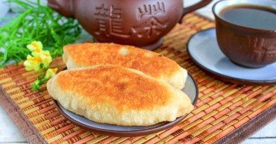 Жареные пирожки с капустой на сковороде