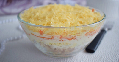 Салат из филе курицы с корейской морковью яйцом и сыром