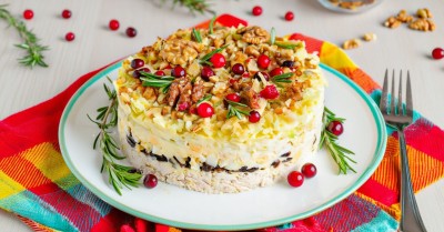 Салат курица с черносливом и грецким орехом