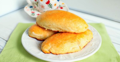 Пышные дрожжевые пирожки в духовке