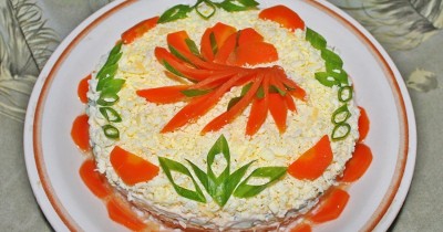 Салат из консервы с яблоками, сметаной, майонезом