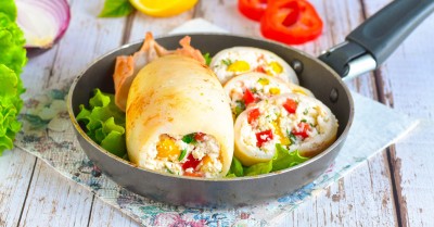 Кальмары с сыром фаршированные на сковороде