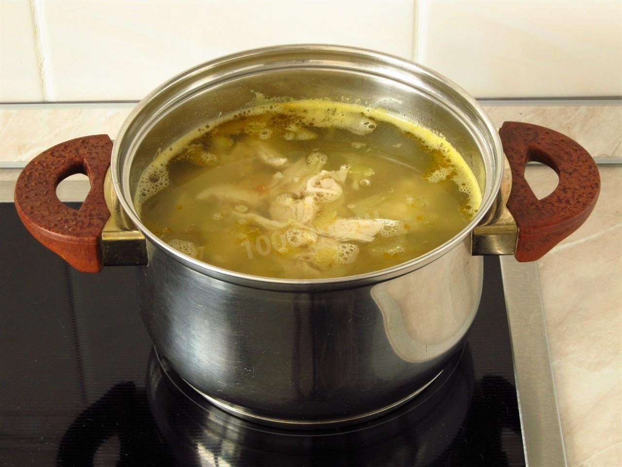 Кипеть 10. Пропавший суп при кипячении. Как выглядит прокисший суп при кипячении фото. С каким плавленным сыром лучше варить суп. Фото человек готовит суп на медленном огне.