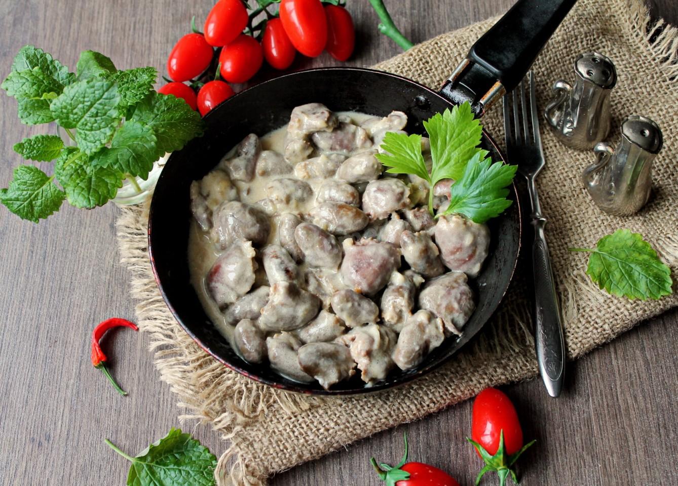 Сердечки куриные с луком: рецепт приготовления на сковороде