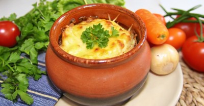 Кабачки в горшочках с мясом свинины и картошкой