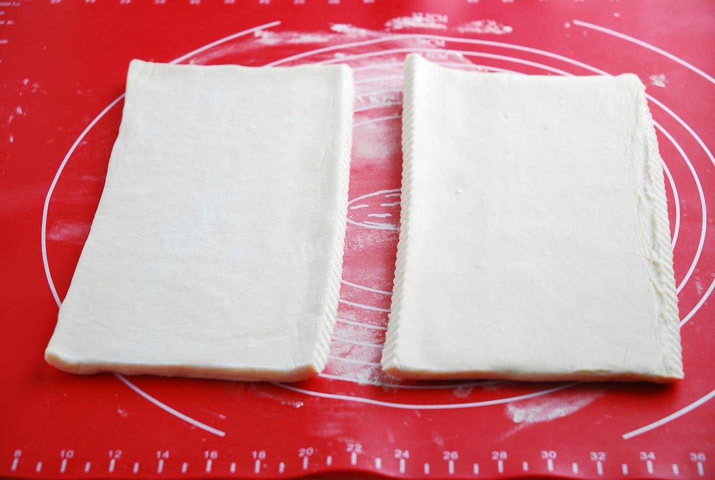 Можно размораживать слоеное тесто в микроволновке. Тесто слоеное бездрожжевое для пиццы. Слоеное тесто разморозить. Пакет для накрывания теста. Слоеное тесто в пластинах для пиццы.