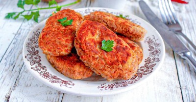 Котлеты из фарша говядины на сковороде