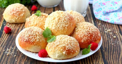 Сдобные булочки дрожжевые на молоке