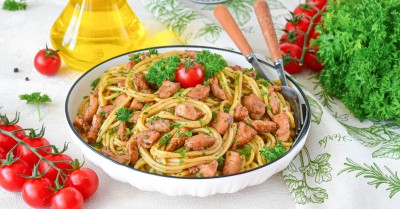 Макароны с соевым соусом и курицей - быстро и вкусно