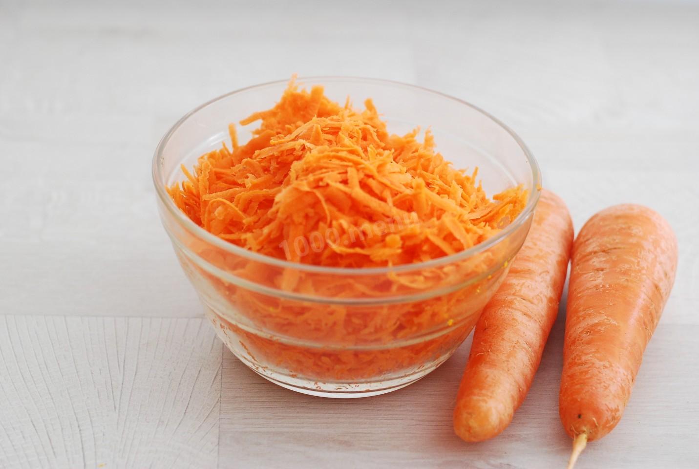 Чистить морковь