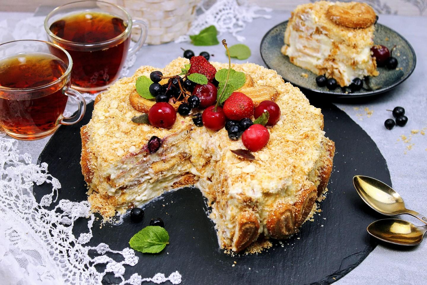 Торт Наполеон с вишней и заварным кремом