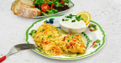 Минтай на сковороде с луком