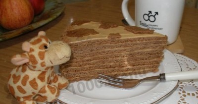 Медовый торт с кремом из сгущенки со сметаной