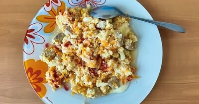 цветная капуста в сметане со свининой и яйцом