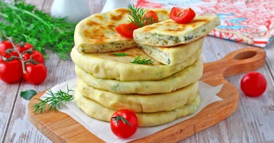 Лепешки с сыром на сковороде на кефире